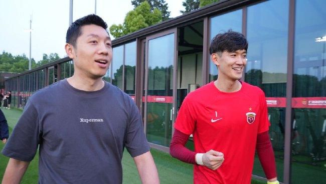 他们说她暴露
