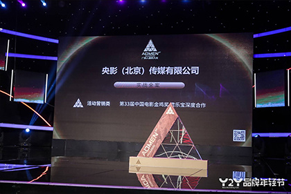 《禁止的爱浴室吃奶无删》